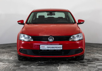 Подержанный автомобиль Volkswagen Jetta Sedan 2012 года (2 фото)