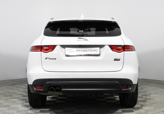 Подержанный автомобиль Jaguar F-Pace 2017 года (6 фото)
