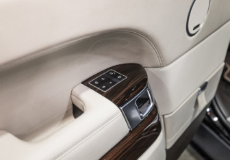 Подержанный автомобиль Land Rover Range Rover 2015 года (31 фото)