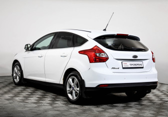 Подержанный автомобиль Ford Focus Hatchback 2013 года (7 фото)