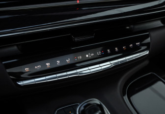 Подержанный автомобиль Cadillac Escalade Suv 2021 года (20 фото)