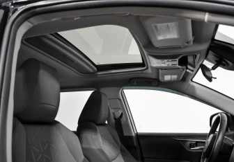 Подержанный автомобиль Toyota RAV4 2020 года (21 фото)