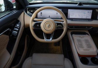 Подержанный автомобиль Voyah Free 2023 года (13 фото)