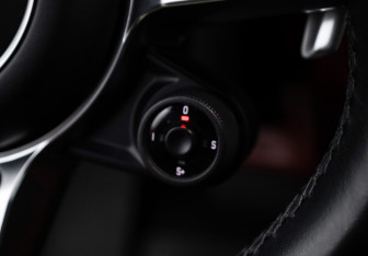 Подержанный автомобиль Porsche Cayenne 2019 года (13 фото)