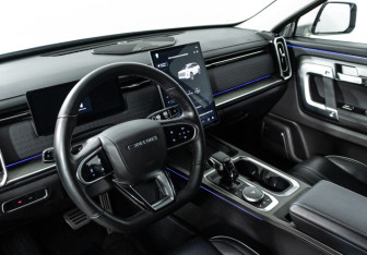 Подержанный автомобиль Jaecoo J7 2024 года (11 фото)