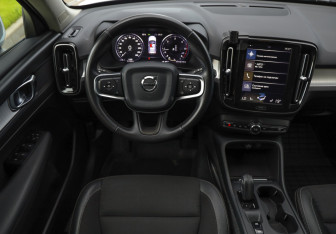 Подержанный автомобиль Volvo XC40 2019 года (12 фото)