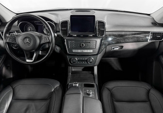 Подержанный автомобиль Mercedes-Benz GLE 2015 года (14 фото)