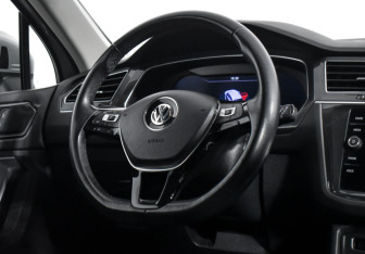 Подержанный автомобиль Volkswagen Tiguan 2018 года (15 фото)