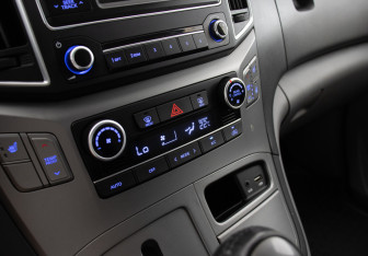 Подержанный автомобиль Hyundai H-1 2018 года (13 фото)