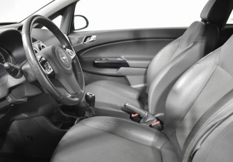 Подержанный автомобиль Opel Corsa 2008 года (10 фото)