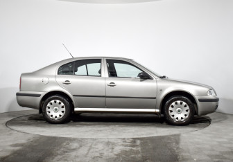 Подержанный автомобиль Skoda Octavia Liftback 2010 года (4 фото)