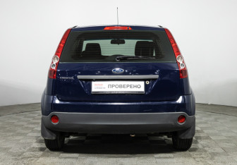 Подержанный автомобиль Ford Fiesta Hatchback 2008 года (6 фото)