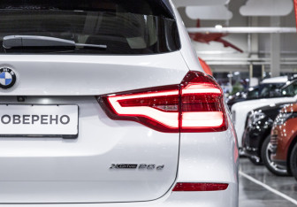 Подержанный автомобиль BMW X3 2018 года (13 фото)