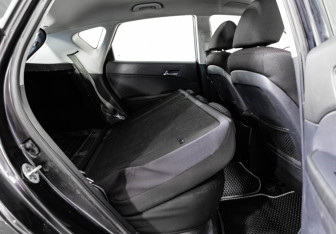 Подержанный автомобиль Hyundai i30 Hatchback 2009 года (13 фото)