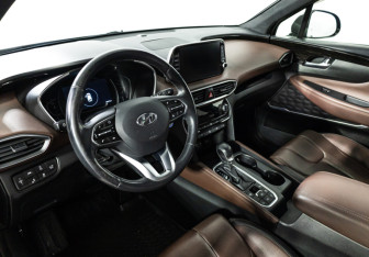 Подержанный автомобиль Hyundai Santa Fe 2018 года (11 фото)