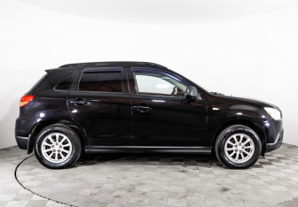 Подержанный автомобиль Mitsubishi ASX 2012 года (4 фото)