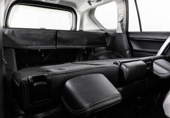 Подержанный автомобиль Toyota Land Cruiser Prado 2018 года (30 фото)