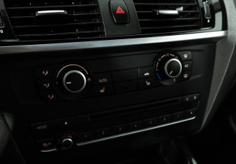 Подержанный автомобиль BMW X3 2014 года (15 фото)