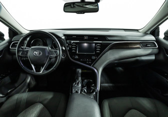 Подержанный автомобиль Toyota Camry Sedan 2018 года (13 фото)
