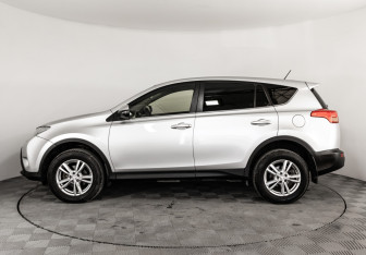 Подержанный автомобиль Toyota RAV4 2014 года (8 фото)