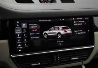 Подержанный автомобиль Porsche Cayenne 2019 года (16 фото)