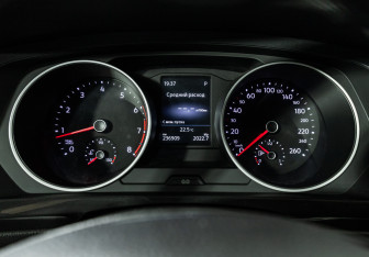 Подержанный автомобиль Volkswagen Tiguan 2017 года (12 фото)