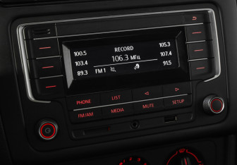 Подержанный автомобиль Volkswagen Polo Sedan 2017 года (13 фото)