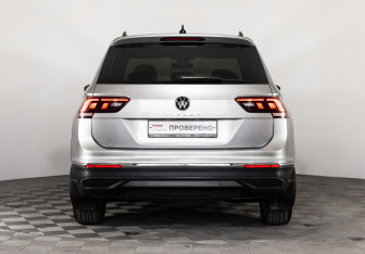 Подержанный автомобиль Volkswagen Tiguan 2021 года (8 фото)