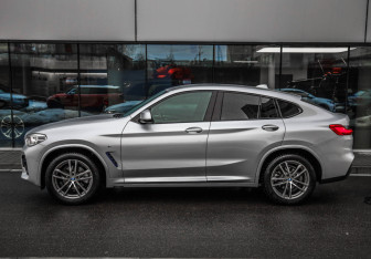 Подержанный автомобиль BMW X4 2018 года (8 фото)