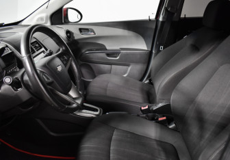 Подержанный автомобиль Chevrolet Aveo Hatchback 2013 года (10 фото)