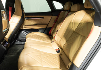 Подержанный автомобиль Zeekr 001 2023 года (10 фото)