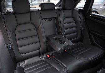 Подержанный автомобиль Porsche Macan 2019 года (32 фото)