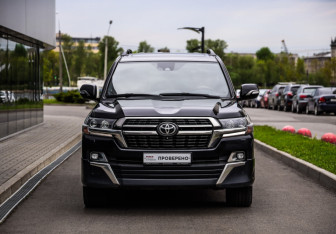 Подержанный автомобиль Toyota Land Cruiser Suv 2020 года (4 фото)