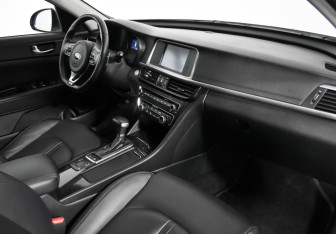 Подержанный автомобиль Kia K5 2017 года (14 фото)