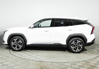 Подержанный автомобиль Geely Atlas 2023 года (8 фото)