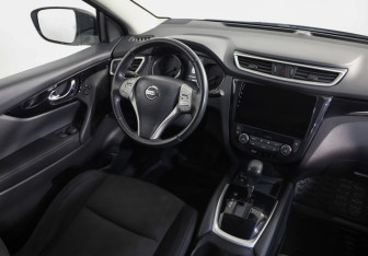 Подержанный автомобиль Nissan Qashqai 2017 года (8 фото)