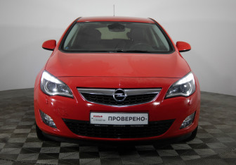 Подержанный автомобиль Opel Astra Hatchback 2012 года (2 фото)