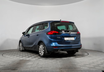 Подержанный автомобиль Opel Zafira Compactvan 2014 года (7 фото)