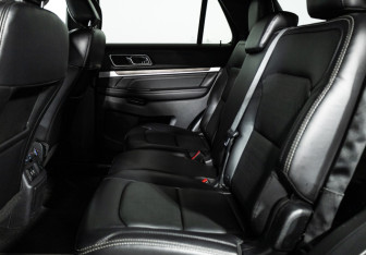Подержанный автомобиль Ford Explorer 2018 года (10 фото)