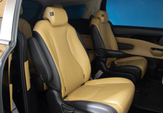 Подержанный автомобиль Kia Carnival 2021 года (22 фото)