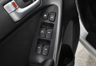 Подержанный автомобиль Kia Cerato Sedan 2011 года (17 фото)