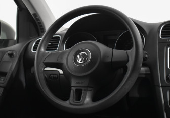 Подержанный автомобиль Volkswagen Golf Hatchback 2010 года (14 фото)