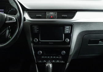 Подержанный автомобиль Skoda Rapid Liftback 2019 года (14 фото)