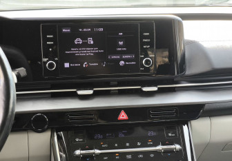 Подержанный автомобиль Kia Carnival 2021 года (20 фото)