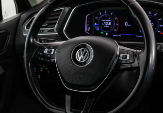 Подержанный автомобиль Volkswagen Tiguan 2019 года (12 фото)