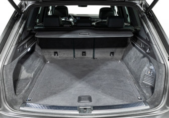 Подержанный автомобиль Volkswagen Touareg 2018 года (15 фото)