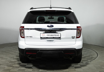 Подержанный автомобиль Ford Explorer 2014 года (6 фото)