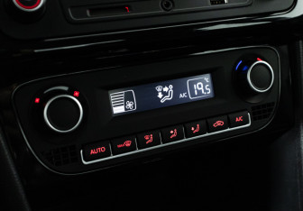 Подержанный автомобиль Volkswagen Polo Sedan 2017 года (15 фото)