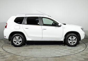 Подержанный автомобиль Nissan Terrano 2019 года (4 фото)