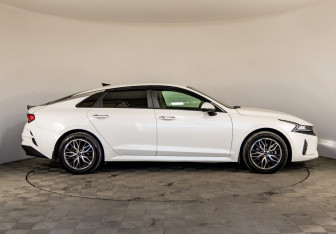 Подержанный автомобиль Kia K5 2020 года (4 фото)